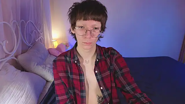 Snapshot of TommieHi chatting on 10-12-25, 03:44 TommieHi online show from 10-12-25, 03:44