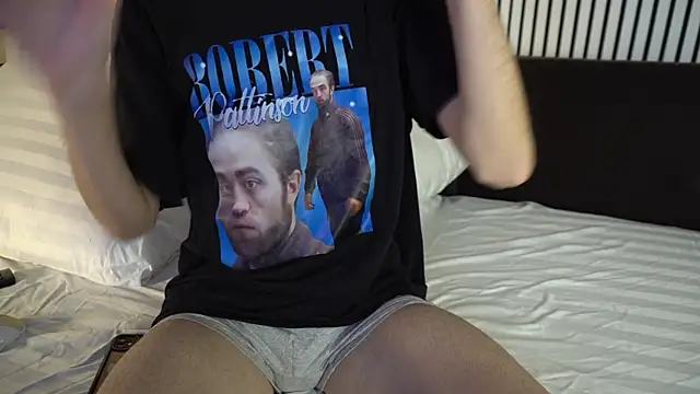 Snapshot of TommieHi chatting on 10-23-25, 05:29 TommieHi online show from 10-23-25, 05:29