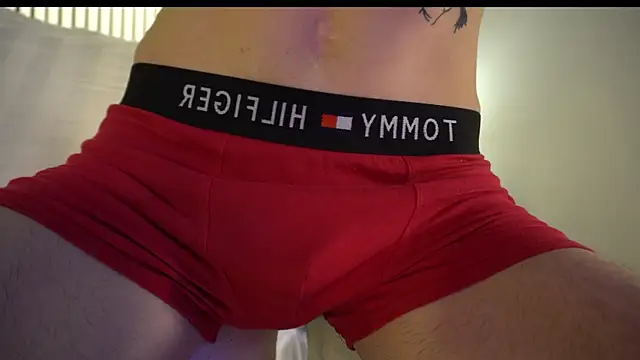 Snapshot of TommieHi chatting on 10-24-25, 05:48 TommieHi online show from 10-24-25, 05:48