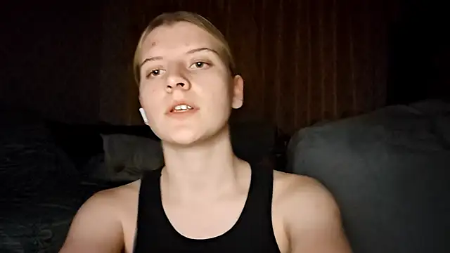 LynteriLain online show from 10-18-25, 07:58