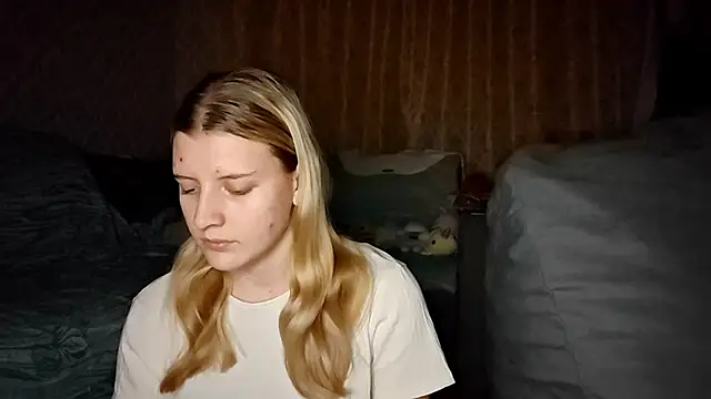 LynteriLain online show from 10-20-25, 08:09