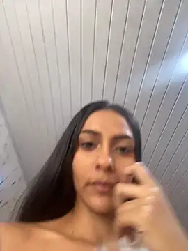 Snapshot of miluwatson chatting on 10-10-25, 06:29 miluwatson online show from 10-10-25, 06:29