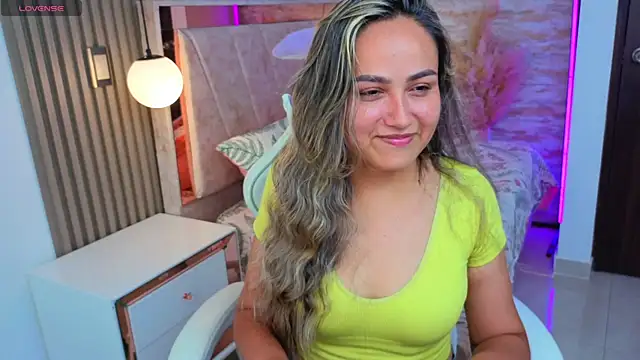 Snapshot of lila_cute1 chatting on 11-06-25, 07:59 lila cute1 online show from 11-06-25, 07:59