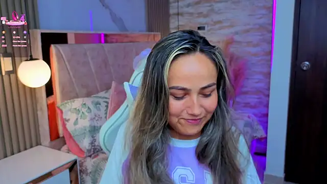 Snapshot of lila_cute1 chatting on 11-16-25, 04:01 lila cute1 online show from 11-16-25, 04:01