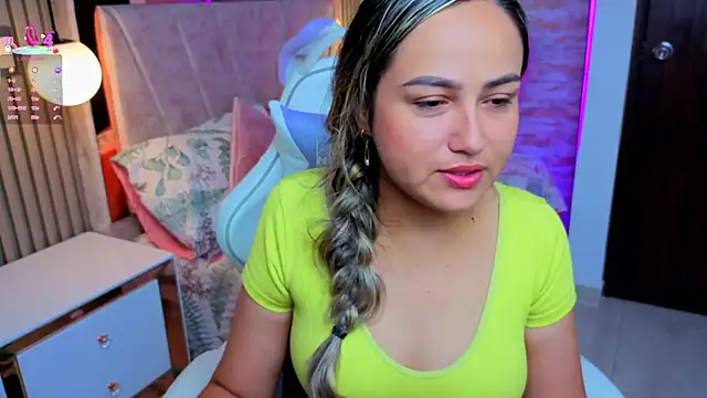 Snapshot of lila_cute1 chatting on 11-17-25, 10:32 lila cute1 online show from 11-17-25, 10:32