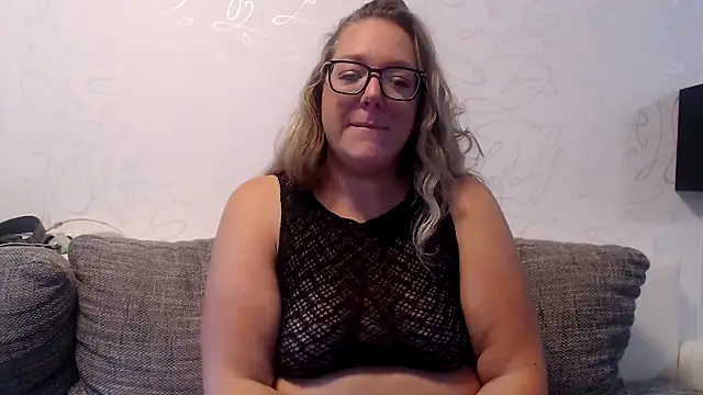 Snapshot of KittyClit chatting on 10-02-25, 06:09 KittyClit online show from 10-02-25, 06:09