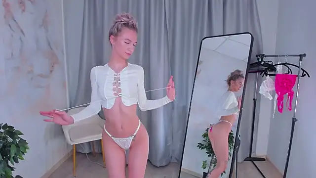 SerenaCrystall online show from 03-19-26, 12:42