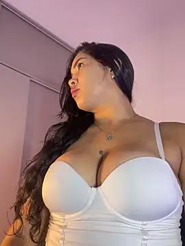 Snapshot of EmilyZuits chatting on 10-28-25, 09:50 EmilyZuits online show from 10-28-25, 09:50