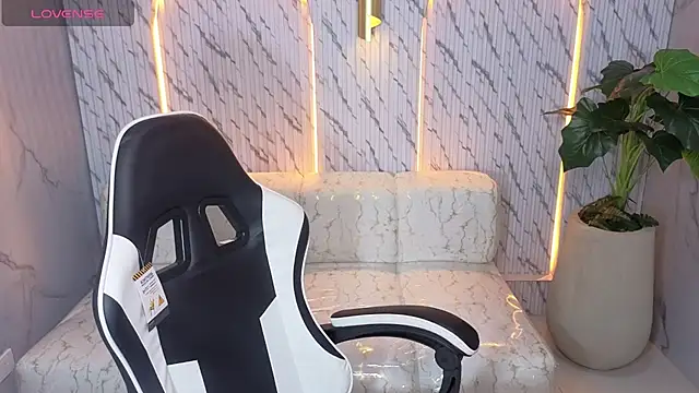 Snapshot of Terry_tx chatting on 10-07-25, 12:46 Terry tx online show from 10-07-25, 12:46