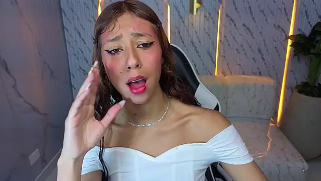 Snapshot of Terry_tx chatting on 11-04-25, 01:10 Terry tx online show from 11-04-25, 01:10