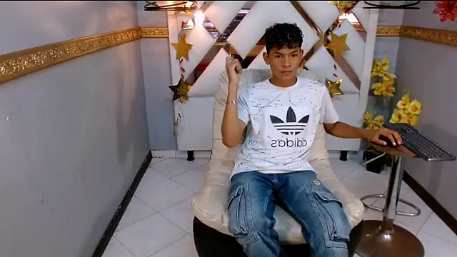 Snapshot of Sammy_Millers chatting on 10-08-25, 08:06 Sammy Millers online show from 10-08-25, 08:06