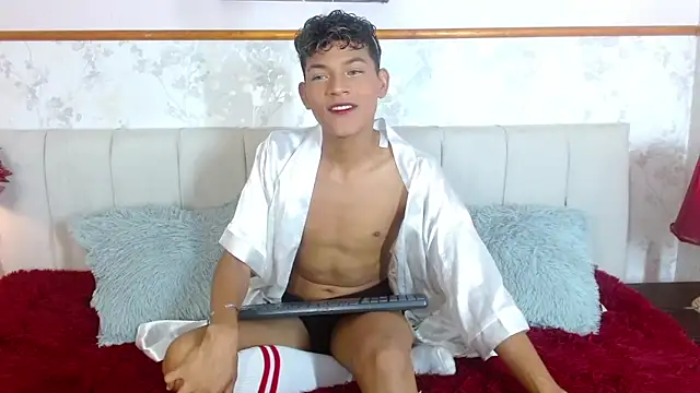 Snapshot of Sammy_Millers chatting on 10-29-25, 06:31 Sammy Millers online show from 10-29-25, 06:31