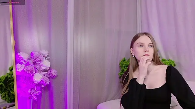 Lili Lohan online show from 04-30-26, 05:03