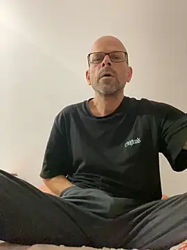 KrissStone online show from 09-27-25, 10:04