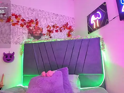 Snapshot of Hecate_Queen chatting on 10-27-25, 12:20 Hecate Queen online show from 10-27-25, 12:20