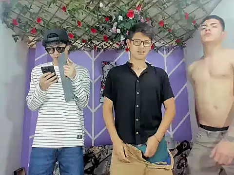 Snapshot of nexusboyhot chatting on 10-06-25, 07:33 nexusboyhot online show from 10-06-25, 07:33