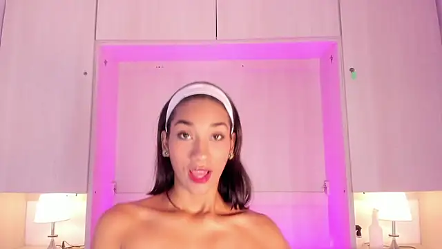 AnahiCollins online show from 05-10-26, 11:37
