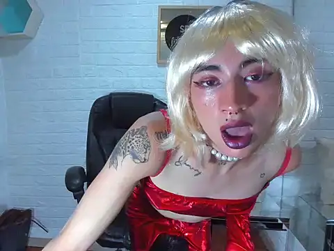 Snapshot of Mila_Leon chatting on 10-03-25, 04:20 Mila Leon online show from 10-03-25, 04:20