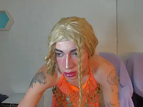 Snapshot of Mila_Leon chatting on 10-17-25, 02:37 Mila Leon online show from 10-17-25, 02:37