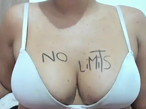 Snapshot of Valentinahot7 chatting on 10-10-25, 12:04 Valentinahot7 online show from 10-10-25, 12:04