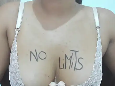 Snapshot of Valentinahot7 chatting on 10-22-25, 03:12 Valentinahot7 online show from 10-22-25, 03:12