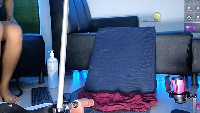 Mia khalif4 online show from 01-17-26, 11:48