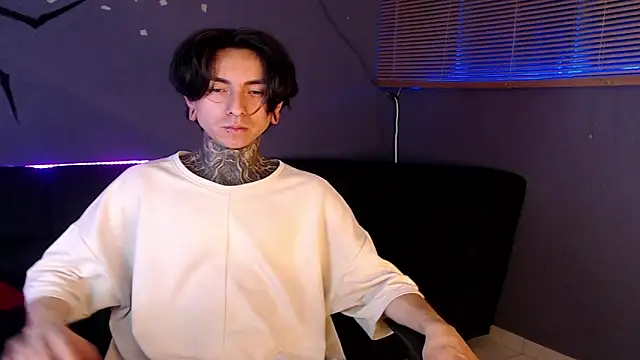 Snapshot of Kuregari_xs chatting on 10-21-25, 03:51 Kuregari xs online show from 10-21-25, 03:51