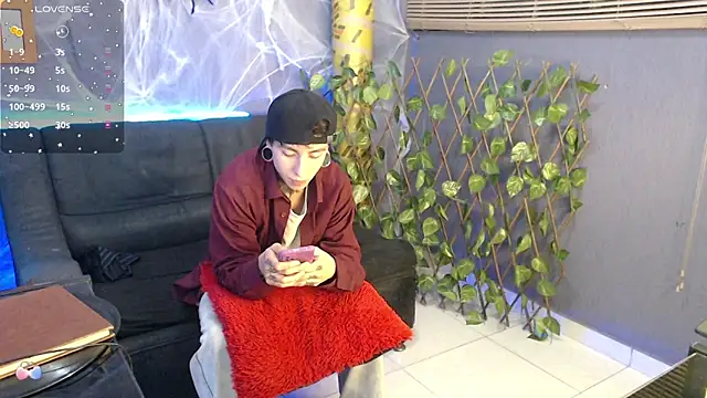 Snapshot of Kuregari_xs chatting on 10-24-25, 05:04 Kuregari xs online show from 10-24-25, 05:04