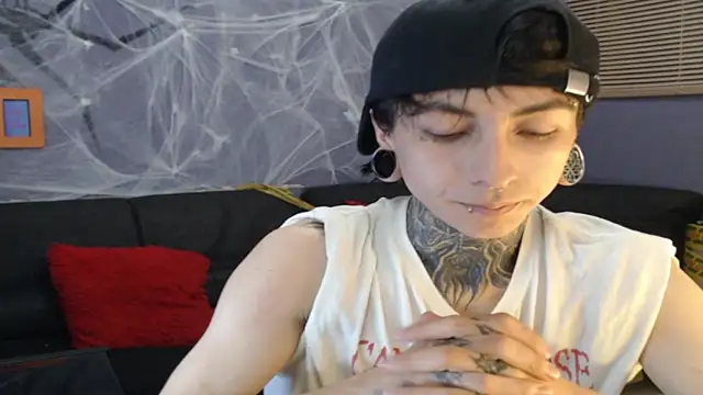 Snapshot of Kuregari_xs chatting on 10-28-25, 06:28 Kuregari xs online show from 10-28-25, 06:28