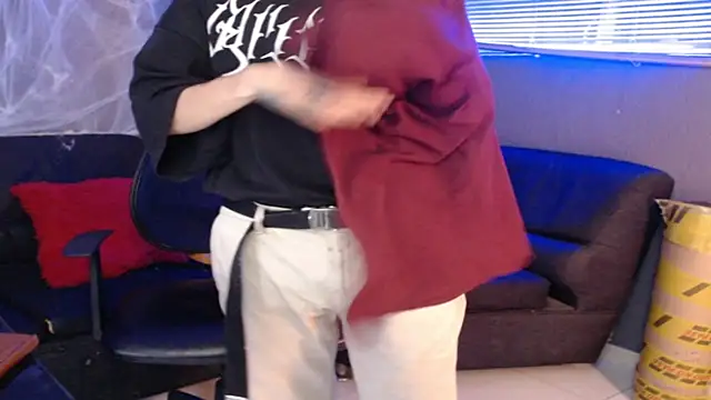 Snapshot of Kuregari_xs chatting on 10-31-25, 04:46 Kuregari xs online show from 10-31-25, 04:46