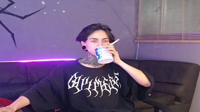 Snapshot of Kuregari_xs chatting on 11-05-25, 04:12 Kuregari xs online show from 11-05-25, 04:12