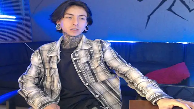 Snapshot of Kuregari_xs chatting on 11-08-25, 04:34 Kuregari xs online show from 11-08-25, 04:34