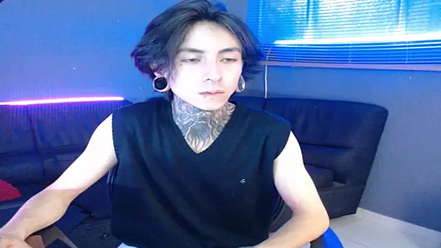 Snapshot of Kuregari_xs chatting on 11-10-25, 04:22 Kuregari xs online show from 11-10-25, 04:22