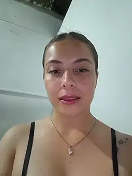 EmmaValencia  online show from 05-09-26, 09:14