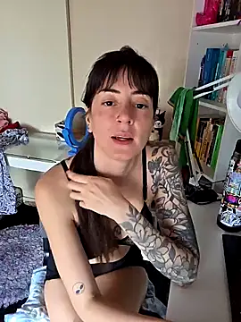 Snapshot of dandanbarr chatting on 10-18-25, 04:19 dandanbarr online show from 10-18-25, 04:19