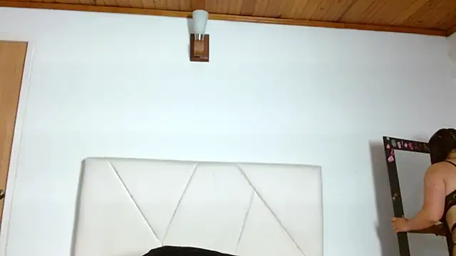 Snapshot of Wandaa- chatting on 10-11-25, 04:33 Wandaa- online show from 10-11-25, 04:33