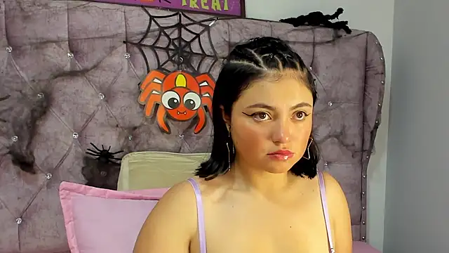 Snapshot of Wandaa- chatting on 10-15-25, 04:34 Wandaa- online show from 10-15-25, 04:34