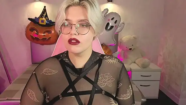 Snapshot of DominiqueSweetie chatting on 10-27-25, 09:02 DominiqueSweetie online show from 10-27-25, 09:02