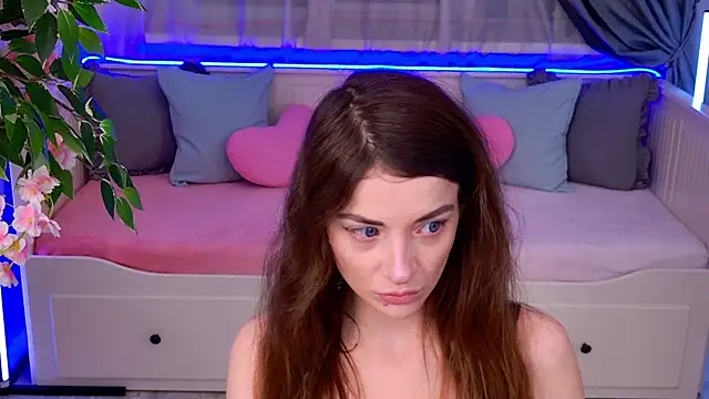 Snapshot of NikkaBush chatting on 10-21-25, 05:19 NikkaBush online show from 10-21-25, 05:19