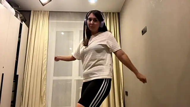 Snapshot of RoseRossi chatting on 09-29-25, 10:53 RoseRossi online show from 09-29-25, 10:53