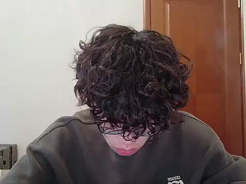 Snapshot of hangzi-0011 chatting on 10-02-25, 10:22 hangzi-0011 online show from 10-02-25, 10:22