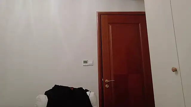 Snapshot of hangzi-0011 chatting on 10-05-25, 11:08 hangzi-0011 online show from 10-05-25, 11:08