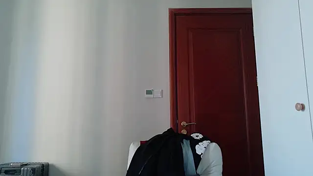 Snapshot of hangzi-0011 chatting on 10-06-25, 08:34 hangzi-0011 online show from 10-06-25, 08:34