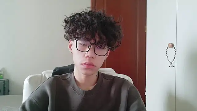 Snapshot of hangzi-0011 chatting on 10-14-25, 07:31 hangzi-0011 online show from 10-14-25, 07:31