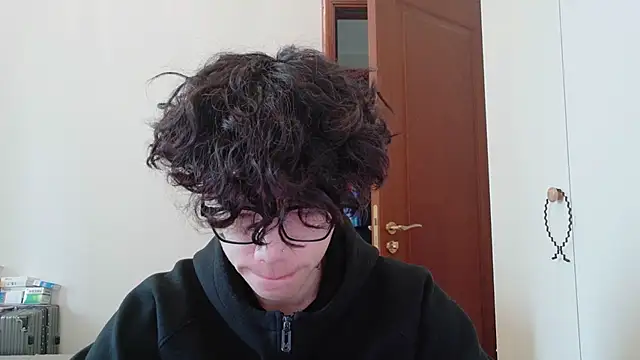 Snapshot of hangzi-0011 chatting on 10-16-25, 01:28 hangzi-0011 online show from 10-16-25, 01:28