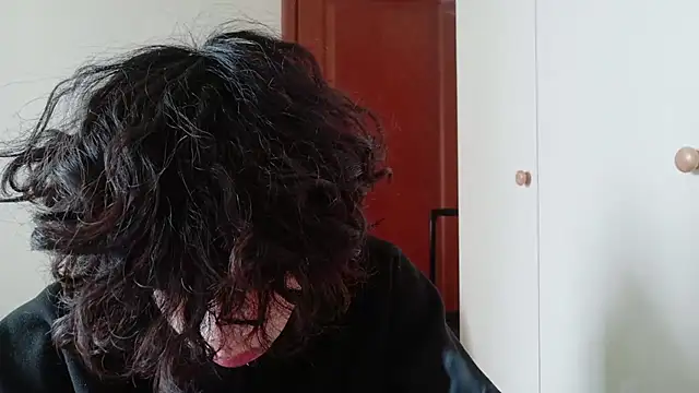 Snapshot of hangzi-0011 chatting on 10-21-25, 03:07 hangzi-0011 online show from 10-21-25, 03:07