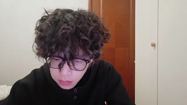 Snapshot of hangzi-0011 chatting on 10-24-25, 07:27 hangzi-0011 online show from 10-24-25, 07:27