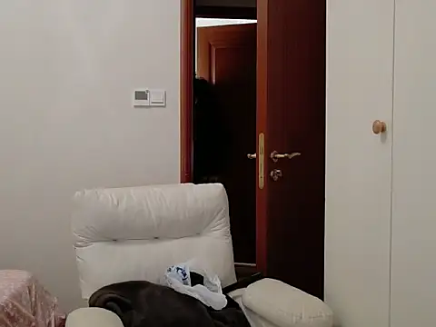 Snapshot of hangzi-0011 chatting on 11-01-25, 11:23 hangzi-0011 online show from 11-01-25, 11:23