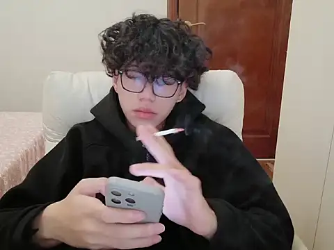 Snapshot of hangzi-0011 chatting on 11-03-25, 11:11 hangzi-0011 online show from 11-03-25, 11:11