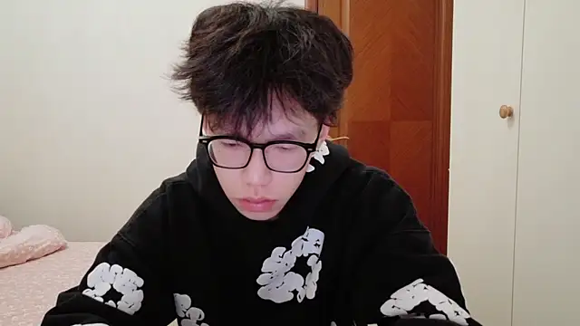 Snapshot of hangzi-0011 chatting on 11-06-25, 01:23 hangzi-0011 online show from 11-06-25, 01:23